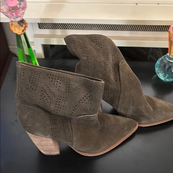 Suede Ankle Boots in olive - Picture 2 of 5